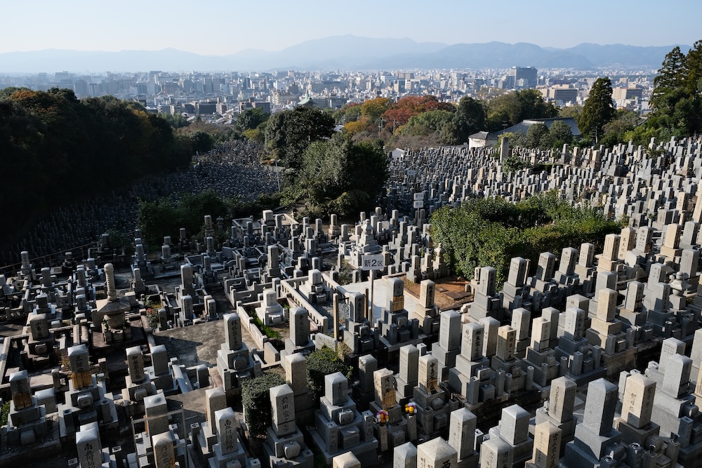 Higashi Otani Cemetery, Kyoto